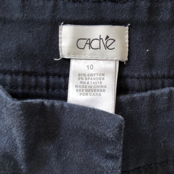 Cache navy shorts - Picture 2 of 3